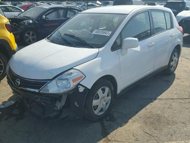 3N1BC1CPXBL428696 - 2011 NISSAN VERSA S WHITE photo 2