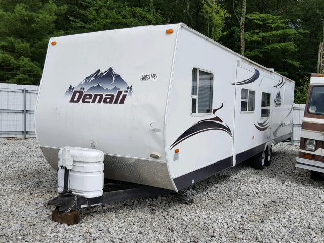 47CTD1U225P610983 - 2005 DUTC DENALI WHITE photo 2