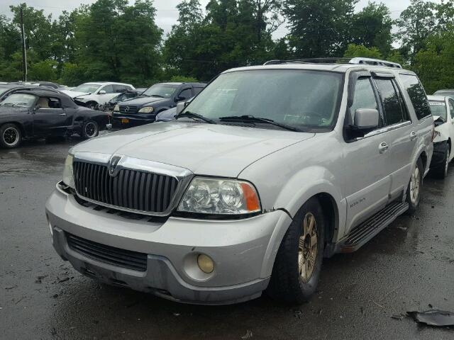 5LMFU28R63LJ38411 - 2003 LINCOLN NAVIGATOR Silber Foto 2