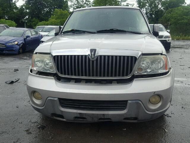 5LMFU28R63LJ38411 - 2003 LINCOLN NAVIGATOR Silber Foto 9