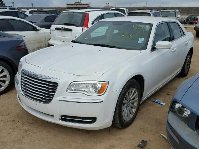 2C3CCAAG5EH309427 - 2014 CHRYSLER 300 WHITE photo 2