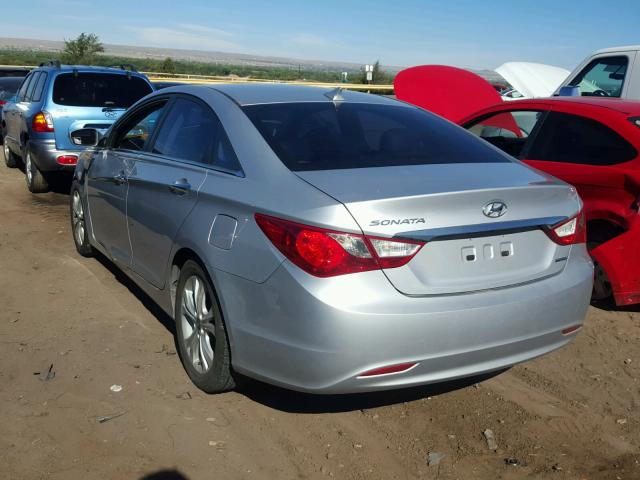 5NPEC4AC2BH045346 - 2011 HYUNDAI SONATA SE SILVER photo 3