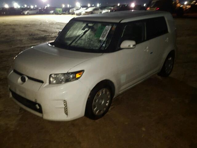 JTLZE4FEXFJ071510 - 2015 TOYOTA SCION XB WHITE photo 2