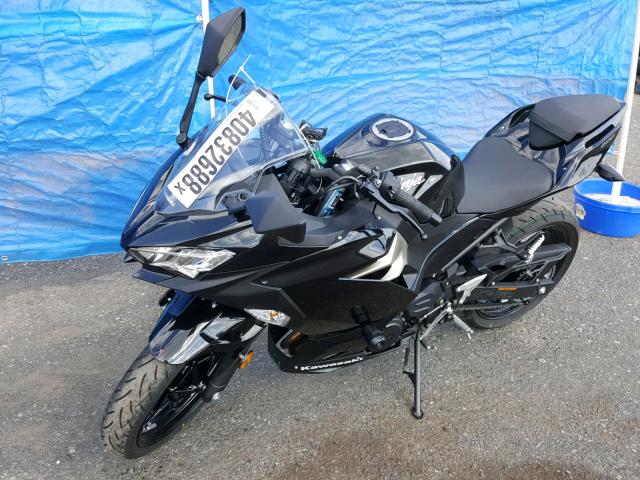 JKAEXKG19JDA03255 - 2018 KAWASAKI EX400 BLACK photo 2