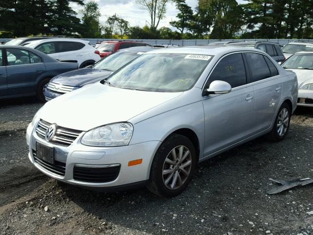 3VWRZ7AJ5AM023749 - 2010 VOLKSWAGEN JETTA SE SILVER photo 2