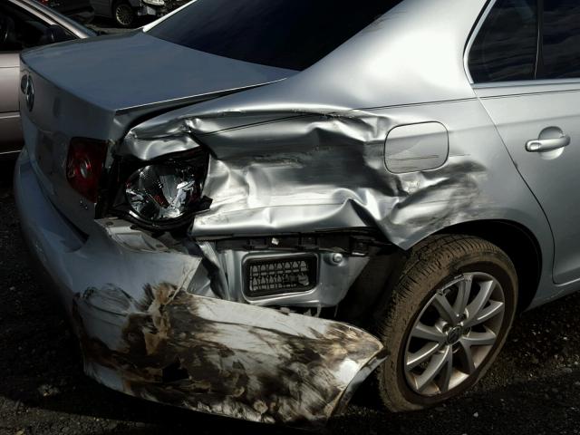 3VWRZ7AJ5AM023749 - 2010 VOLKSWAGEN JETTA SE 银色 照片 9