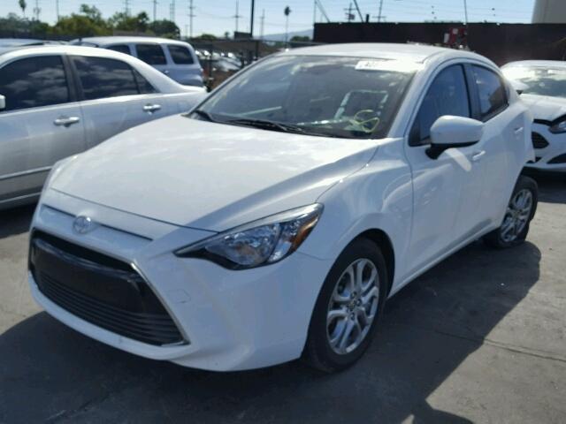 3MYDLBZV7GY111553 - 2016 TOYOTA SCION IA WHITE photo 2