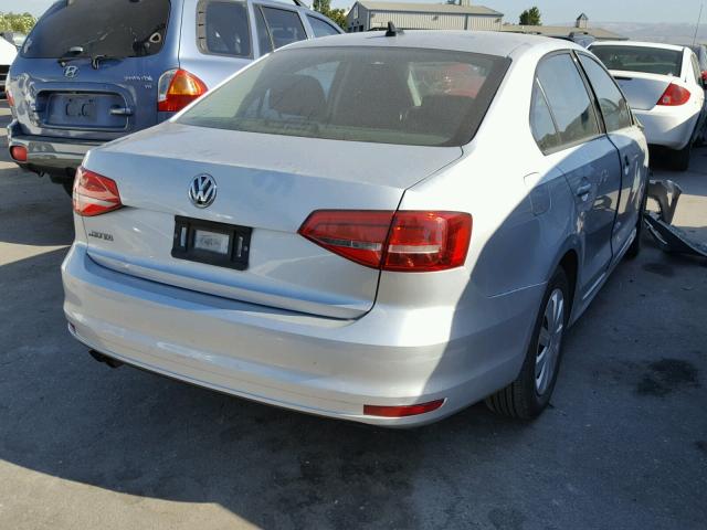 3VW2K7AJ6FM408962 - 2015 VOLKSWAGEN JETTA BASE Արծաթագույն լուսանկար 4