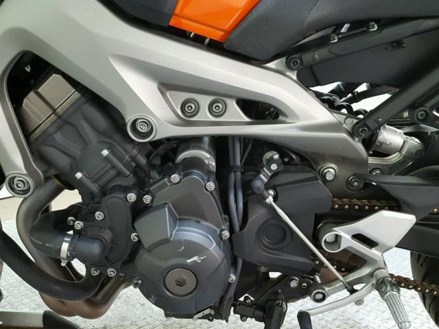 JYARN33E6EA002348 - 2014 YAMAHA FZ09 ORANGE photo 11