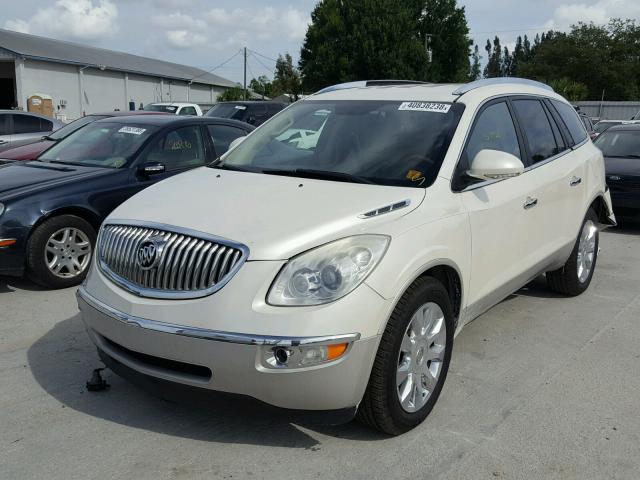 5GAKRCED3BJ294018 - 2011 BUICK ENCLAVE CX WHITE photo 2