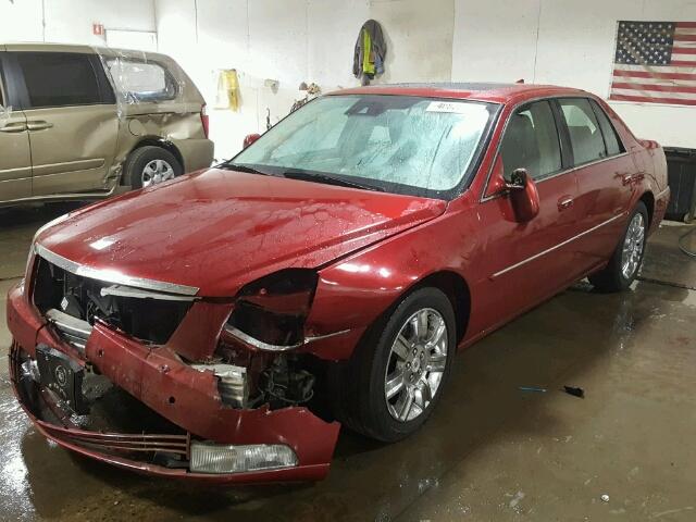 1G6KP5E90AU119754 - 2010 CADILLAC DTS PLATIN RED photo 2