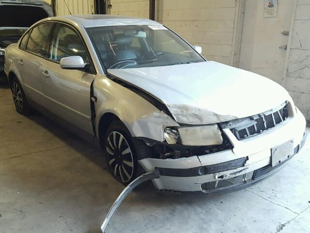 WVWEH23B51E032518 - 2001 VOLKSWAGEN PASSAT GLX 银色 照片 1