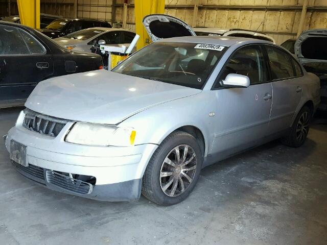 WVWEH23B51E032518 - 2001 VOLKSWAGEN PASSAT GLX 银色 照片 2
