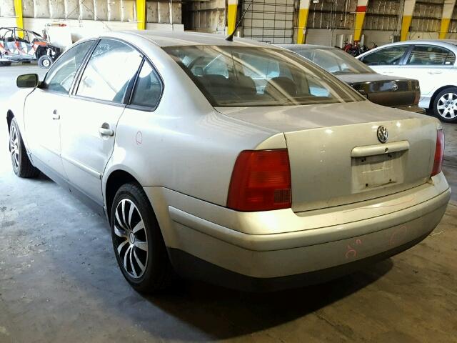 WVWEH23B51E032518 - 2001 VOLKSWAGEN PASSAT GLX 银色 照片 3