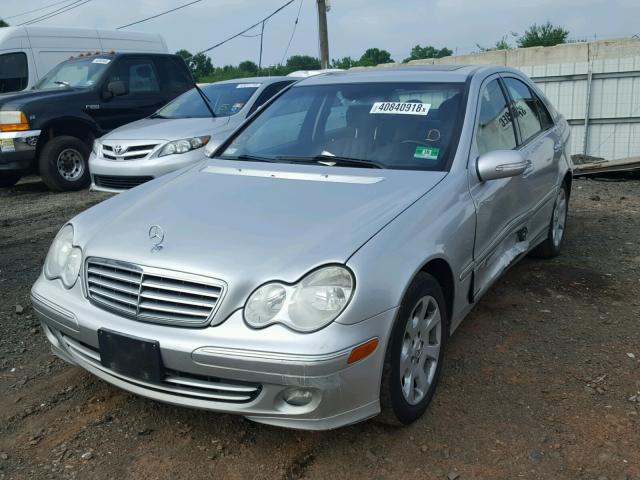 WDBRF84JX5F557685 - 2005 MERCEDES-BENZ C 320 4MAT SILVER photo 2