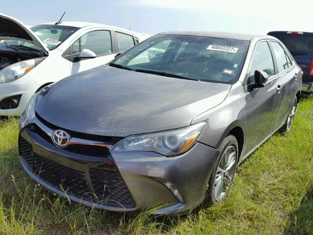 4T1BF1FK6GU194229 - 2016 TOYOTA CAMRY LE GRAY photo 2