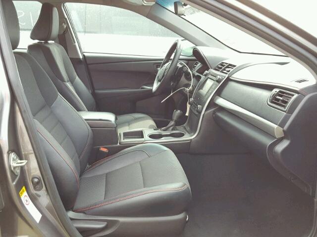 4T1BF1FK6GU194229 - 2016 TOYOTA CAMRY LE GRAY photo 5