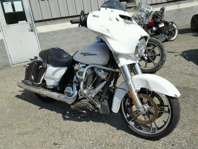 1HD1KRC19HB667509 - 2017 HARLEY-DAVIDSON FLHXS STRE WHITE photo 1