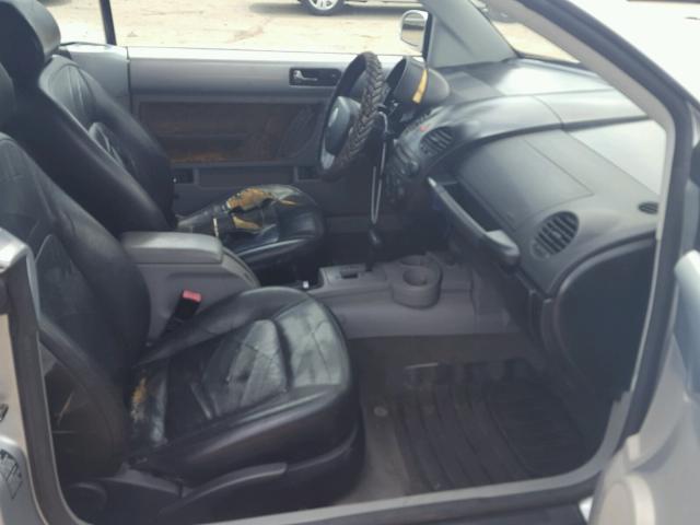 3VWCM31Y75M301874 - 2005 VOLKSWAGEN NEW BEETLE ვერცხლისფერი ფოტო 5