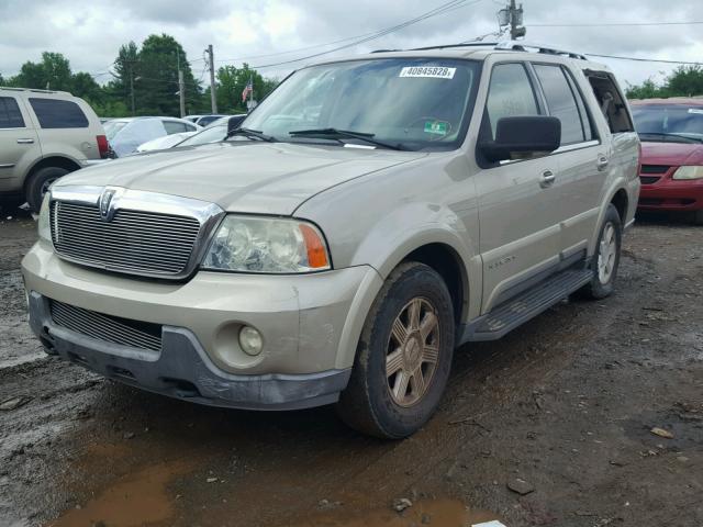 5LMFU28R74LJ39018 - 2004 LINCOLN NAVIGATOR თაფლისფერი ფოტო 2