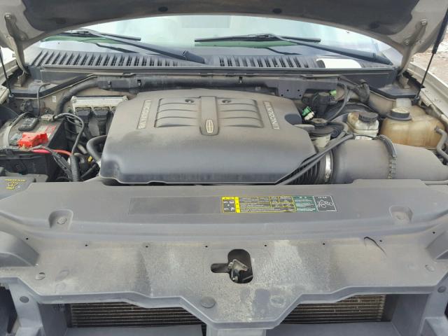 5LMFU28R74LJ39018 - 2004 LINCOLN NAVIGATOR თაფლისფერი ფოტო 7