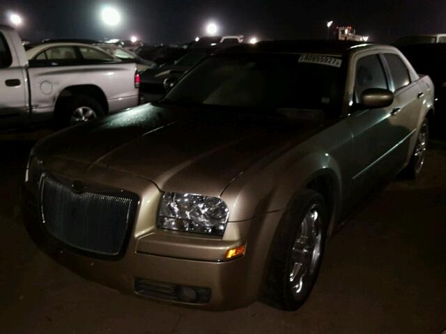 2C3KA53G26H468137 - 2006 CHRYSLER 300 TOURIN TAN photo 2