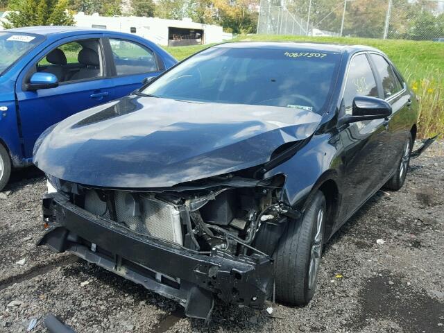 4T1BF1FK9HU389579 - 2017 TOYOTA CAMRY LE Schwarz Foto 2