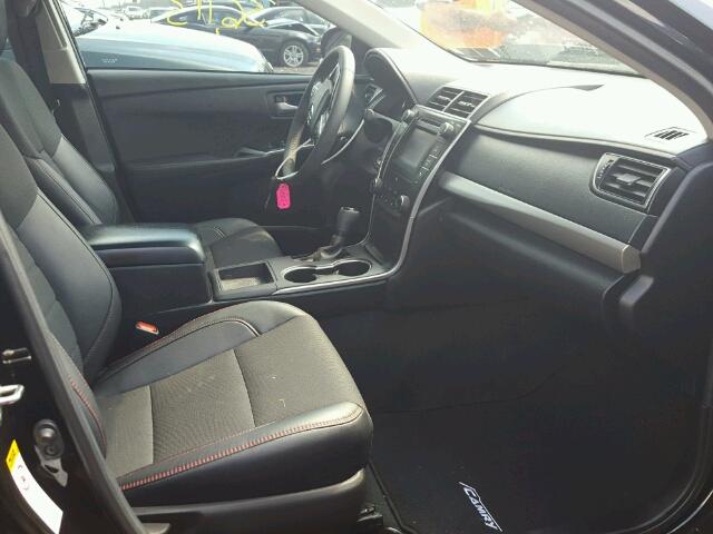 4T1BF1FK9HU389579 - 2017 TOYOTA CAMRY LE Schwarz Foto 5