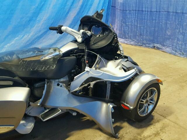 2BXJBWC14BV000766 - 2011 CAN-AM SPYDER ROA SILVER photo 5