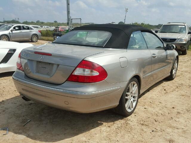 WDBTK56F78F234885 - 2008 MERCEDES-BENZ CLK SILVER photo 4