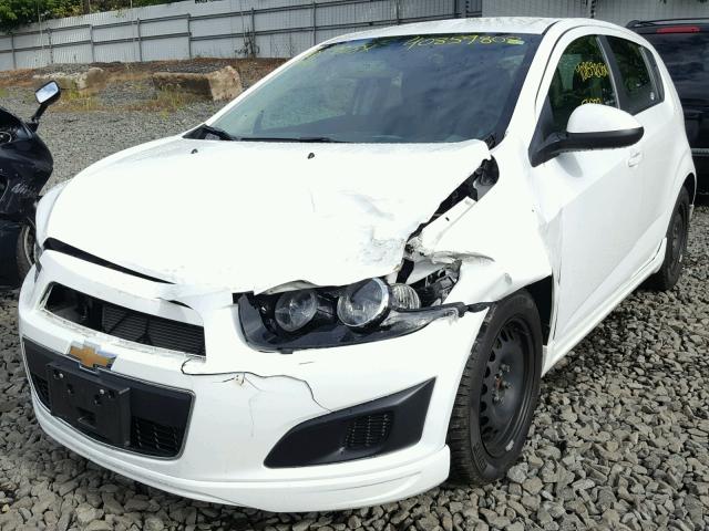 1G1JB6SG5G4130752 - 2016 CHEVROLET SONIC LS 白色 照片 2