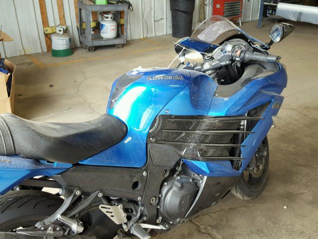 JKBZXNE18CA000253 - 2012 KAWASAKI ZX1400 EC BLUE photo 5