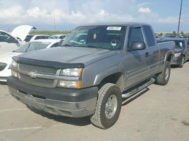 1GCHC29U53E264673 - 2003 CHEVROLET SILVERADO SILVER photo 2