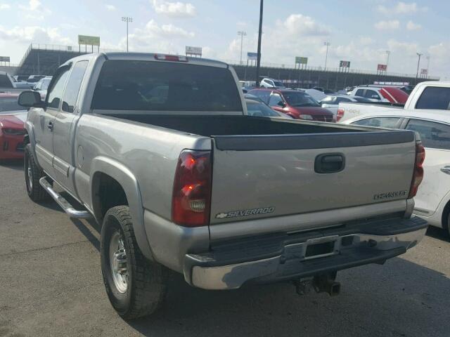 1GCHC29U53E264673 - 2003 CHEVROLET SILVERADO SILVER photo 3