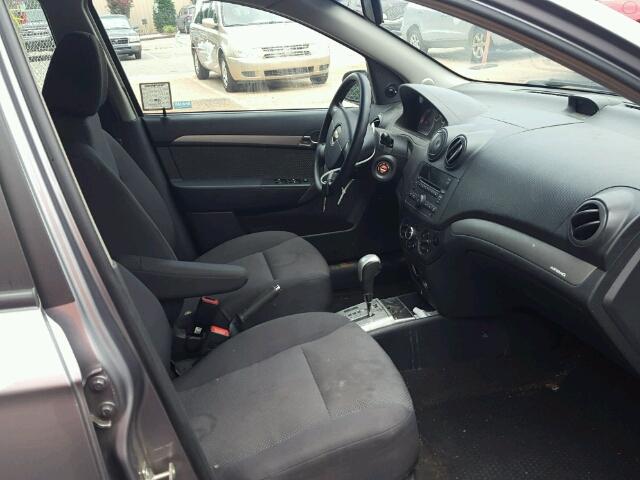 KL1TD56E49B394080 - 2009 CHEVROLET AVEO LS GRAY photo 5