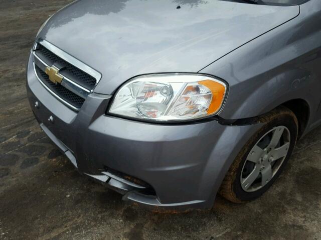 KL1TD56E49B394080 - 2009 CHEVROLET AVEO LS GRAY photo 9