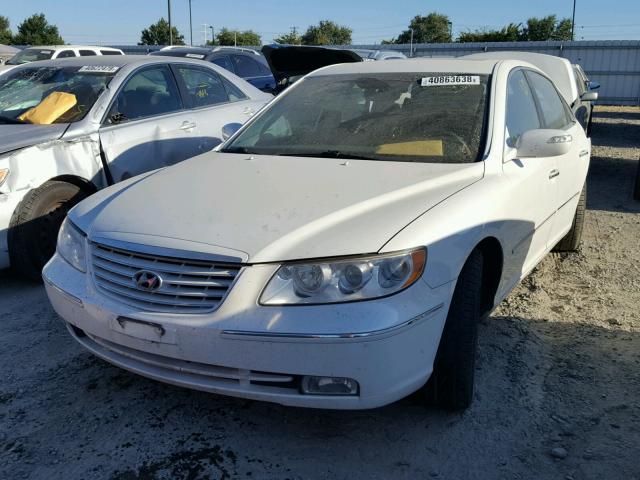 KMHFC46F07A234224 - 2007 HYUNDAI AZERA SE WHITE photo 2