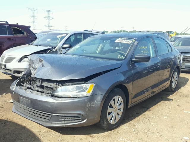 3VW2K7AJ9EM404502 - 2014 VOLKSWAGEN JETTA BASE Մոխրագույն լուսանկար 2