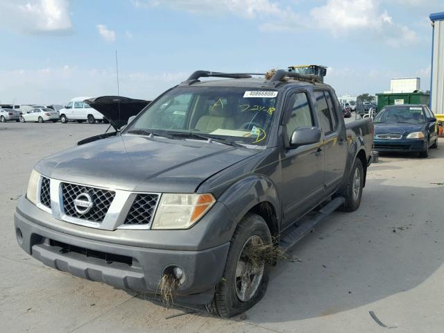 1N6AD07U66C405396 - 2006 NISSAN FRONTIER C GRAY photo 2