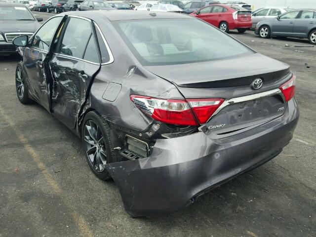 4T1BK1FK2FU555109 - 2015 TOYOTA CAMRY XSE GRAY photo 3