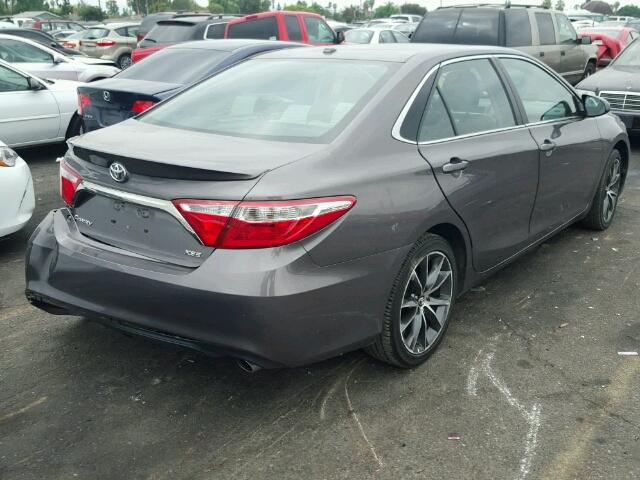 4T1BK1FK2FU555109 - 2015 TOYOTA CAMRY XSE GRAY photo 4