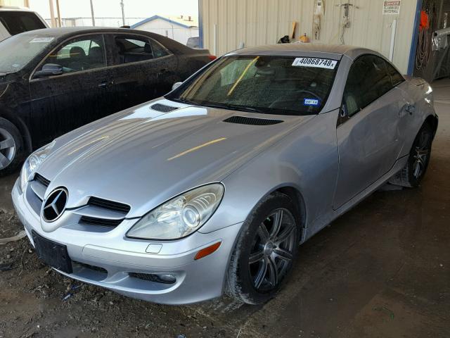 WDBWK54F78F177135 - 2008 MERCEDES-BENZ SLK 280 SILVER photo 2