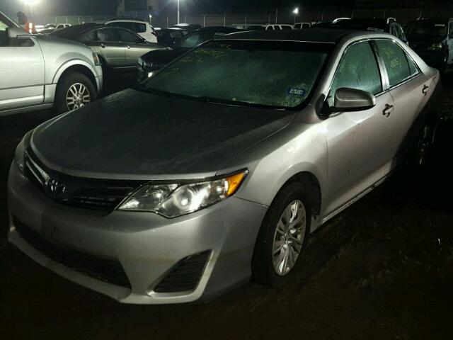 4T1BF1FK8CU077844 - 2012 TOYOTA CAMRY SILVER photo 2