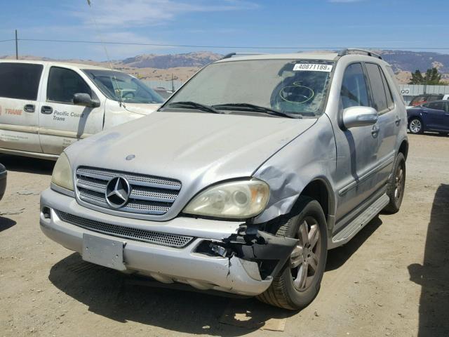 4JGAB57E45A517313 - 2005 MERCEDES-BENZ ML 350 SILVER photo 2