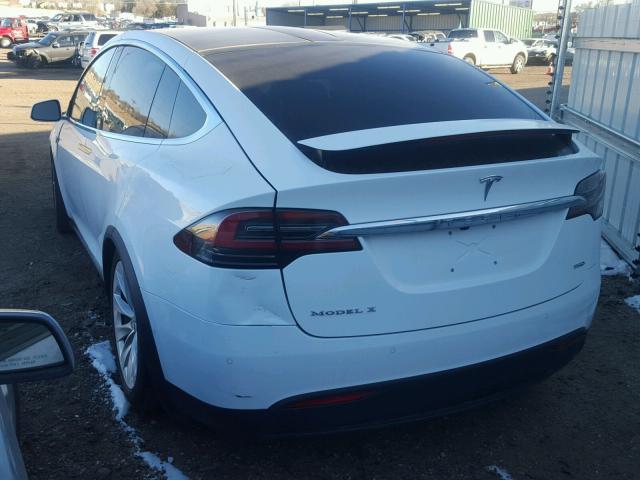 5YJXCAE22GF010689 - 2016 TESLA MODEL X WHITE photo 3