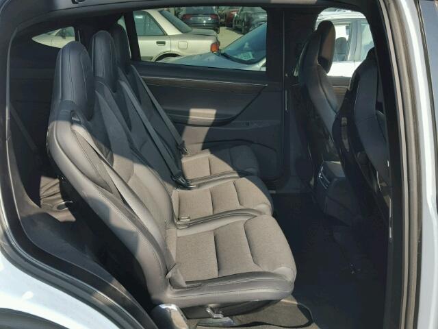 5YJXCAE22GF010689 - 2016 TESLA MODEL X WHITE photo 6