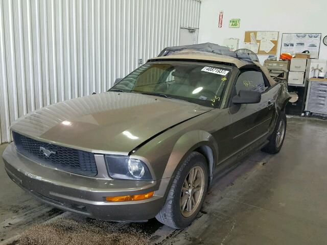 1ZVFT84N055216668 - 2005 FORD MUSTANG SILVER photo 2