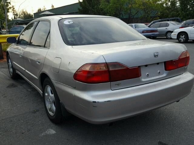 1HGCG1659WA002707 - 1998 HONDA ACCORD EX SILVER photo 3