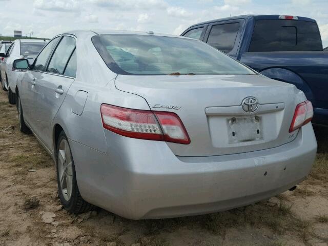 4T1BF3EK2BU610749 - 2011 TOYOTA CAMRY BASE SILVER photo 3