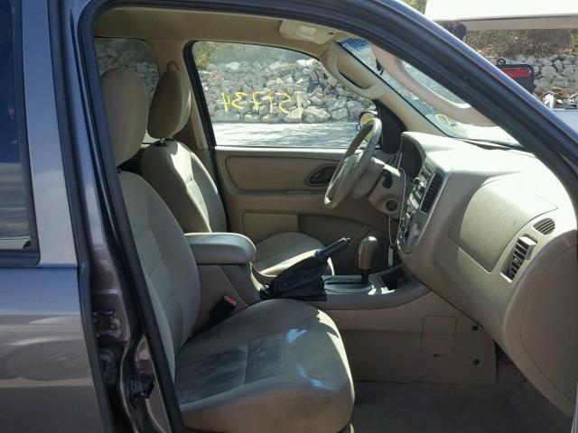 1FMYU93156KB17887 - 2006 FORD ESCAPE GRAY photo 5